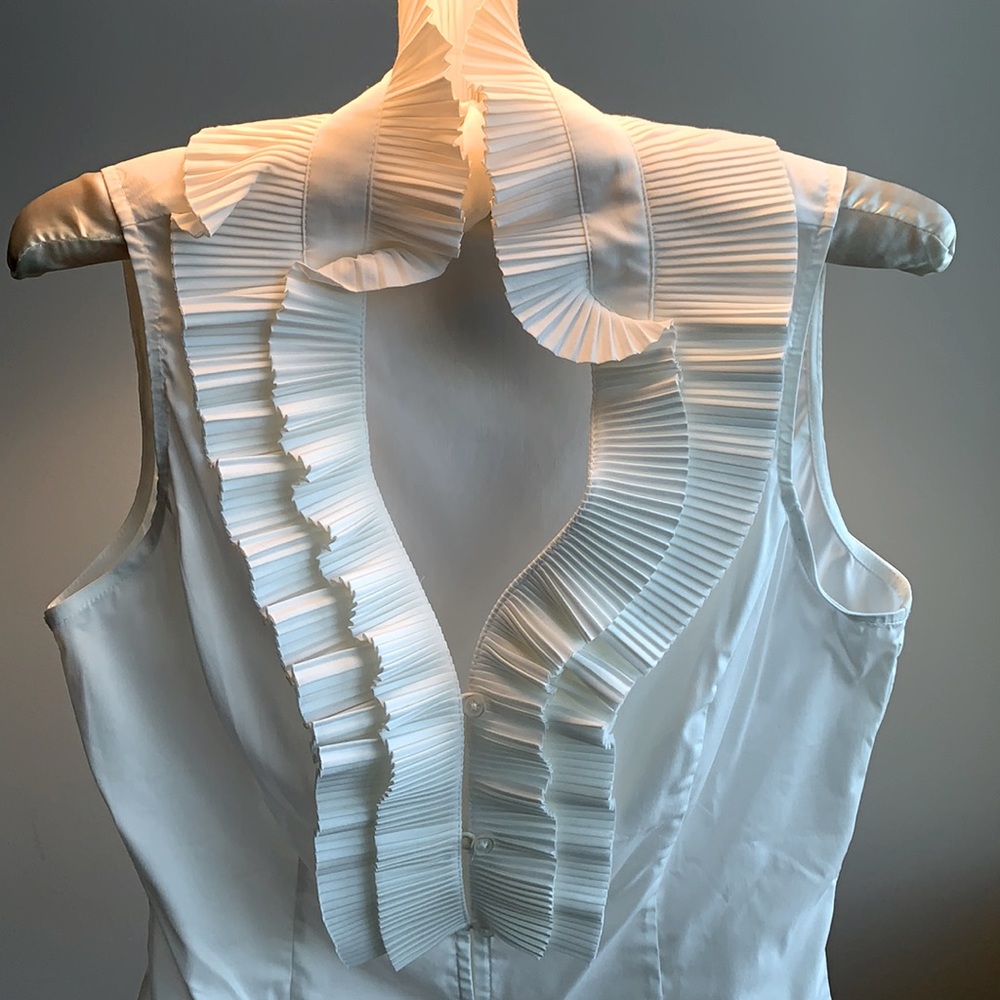 New Sleeveless Top, Statement Collar